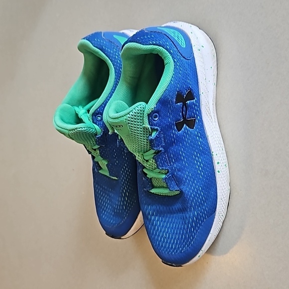 Under Armour charged pursuit sneakers - Picture 1 of 9
